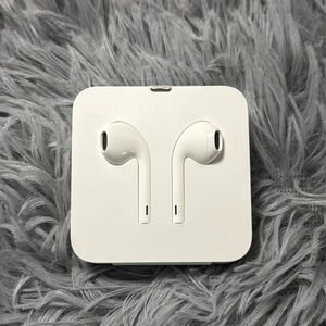 Apple EarPods w/Lightning Connecter